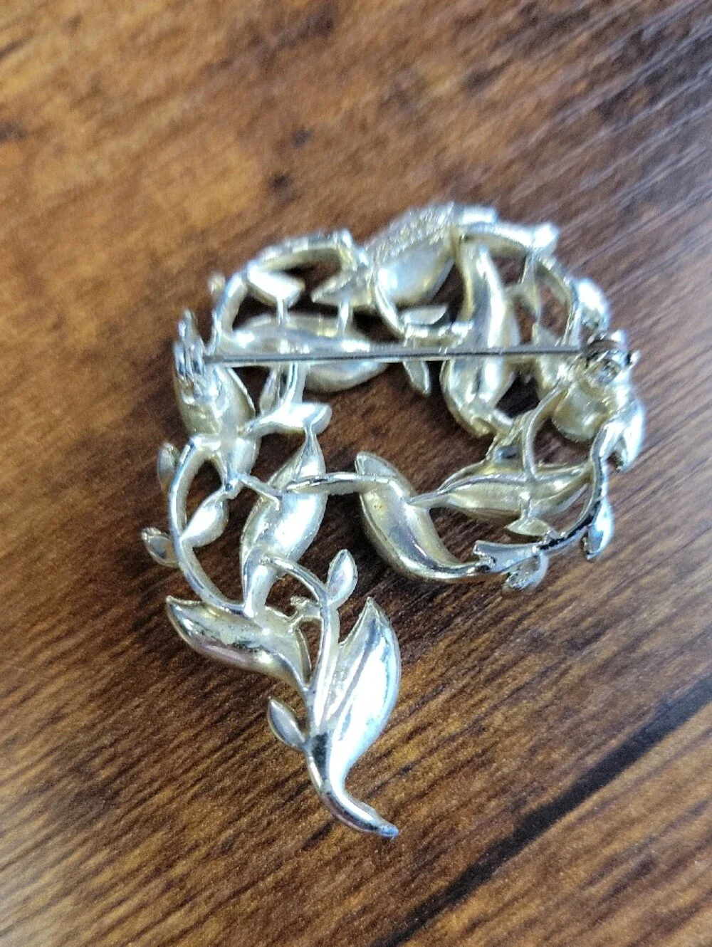 Vintage Lisner Leaf Brooch